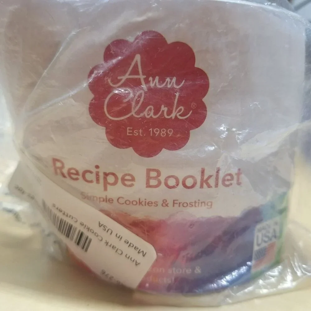 Anne Clark Valentine Cookie Cutter Set Recipe Frosting‎ Booklet Lips X O Heart